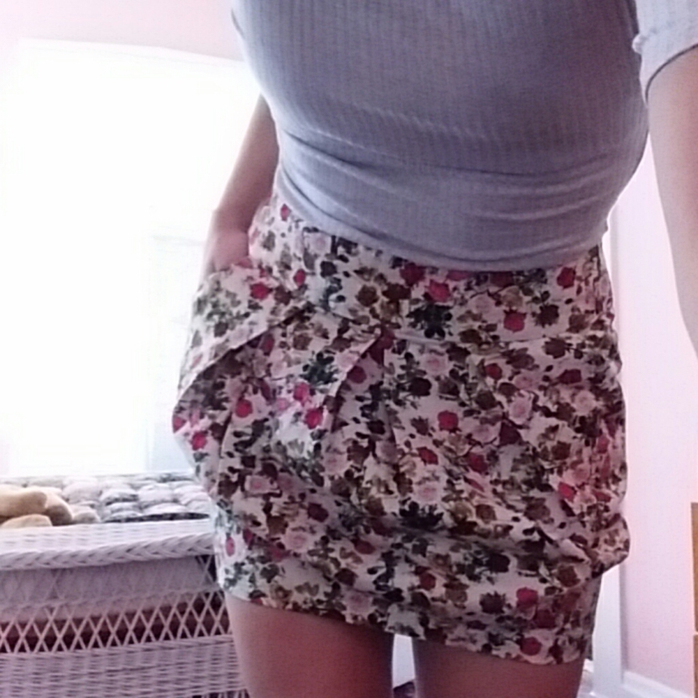 Forever 21 pleated mini skirt